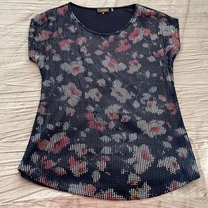 Multicolored sequin T-shirt.